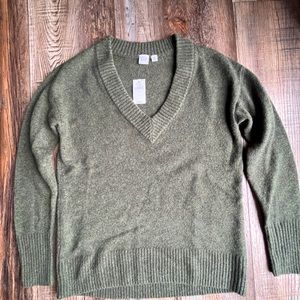 GAP Sweater NWT